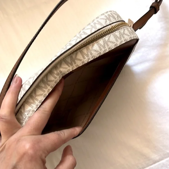 Michael Kors | Jet Set Logo Crossbody | LIKE NEW - Picture 6 of 6